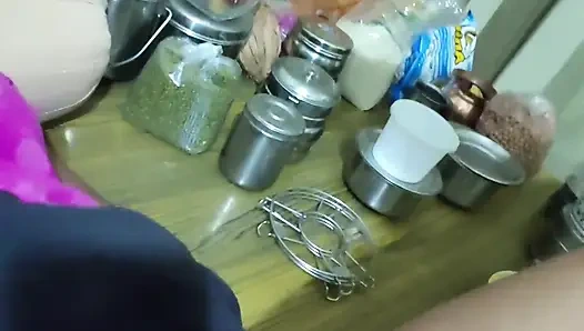 Arkadaşım üvey annemi sikiyor