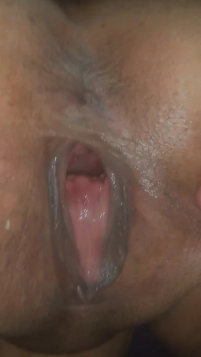 Глубокий кримпай - посмотри, как моя сперма сидит внутри кишок беременной милфы