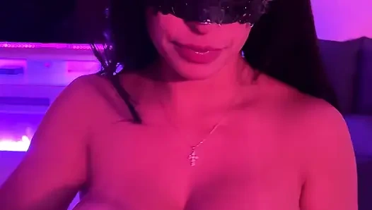 Donanımlı büyük memeli misslexa neighboor'unu sikiyor