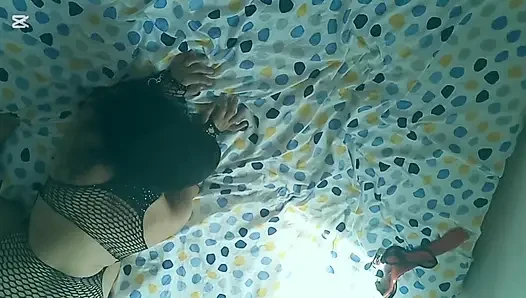 Hintli gerçek evli kadın maskeli gırtlağına kadar alıyor ev videosu
