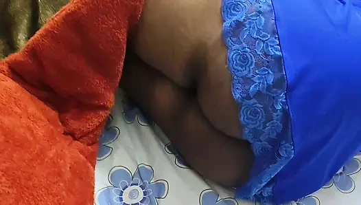 Kerala Hintli büyük götlü mavi iç çamaşırı üvey babası tarafından sikiliyor