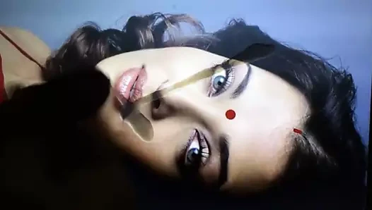 Aishwarya rai seksi yüze boşalma