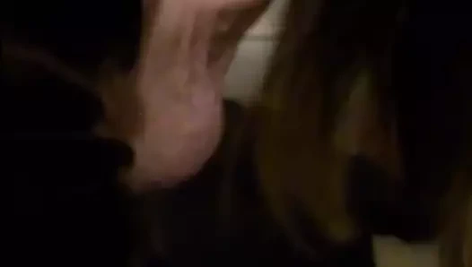 Dizlerinin üzerinde alt