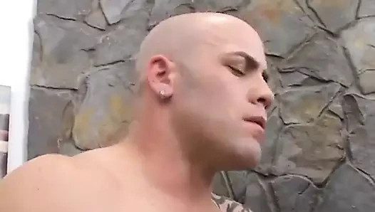 2 ateşli kız şanslı bir adama oral seks yaptıktan sonra döl takası yapıyor