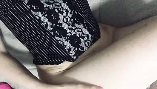 18 yaşındaki kız öğrenci bir yapay penis ile kendini sikikleri