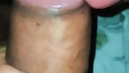 Teyze onu çıplak gördü ve üvey sevgilisinin yarağıyla ilgilenmek istedi.