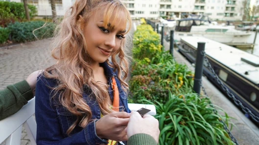 Muhteşem çaresiz sürtük yeni zengin bir şeker baba için avlanıyor - daddypounds minyon gençler