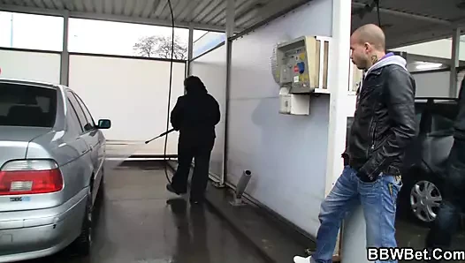 Sapık adam duşta kızıl saçlı şişmanı sikiyor