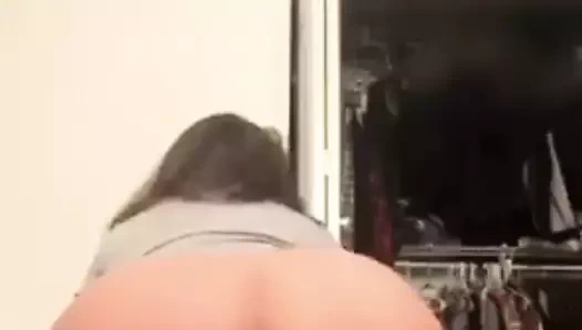 Şişman götlü büyük zenci yarağı dildoya biniyor