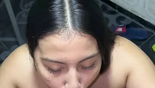 Üvey babam dışarıdayken mutfakta üvey annemle seks yapıyorum