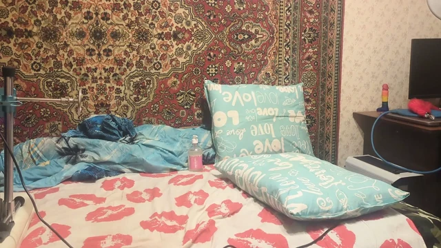 Sissy gökkuşağı dev dildo ile hardcore derin anal makine sikişi yapıyor