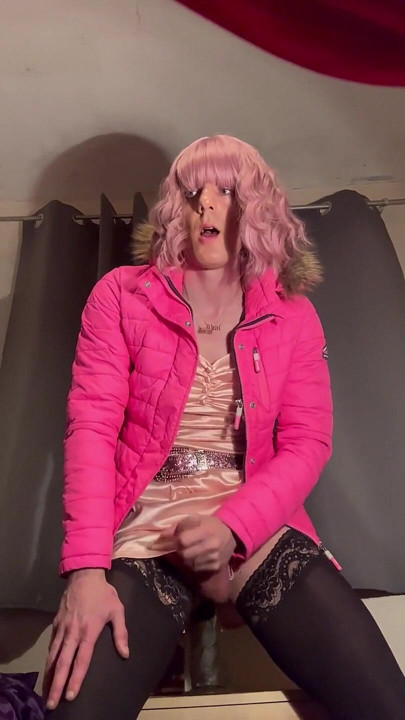 Jess Silk dildoya biniyor