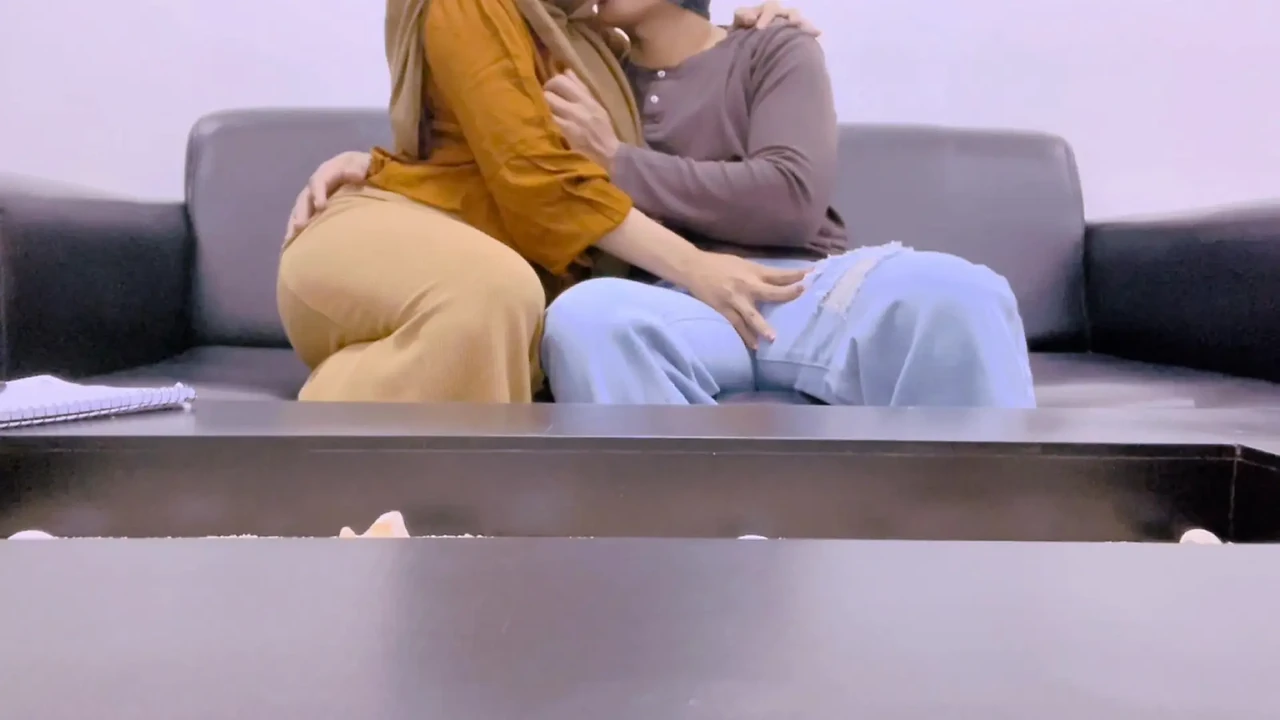 Teachers are late in their paychecks booked on Brondong