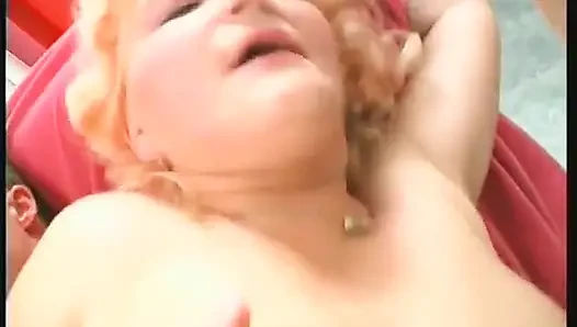 Birkaç dişli nine yarak üzerinde ağzı tıkanıyor