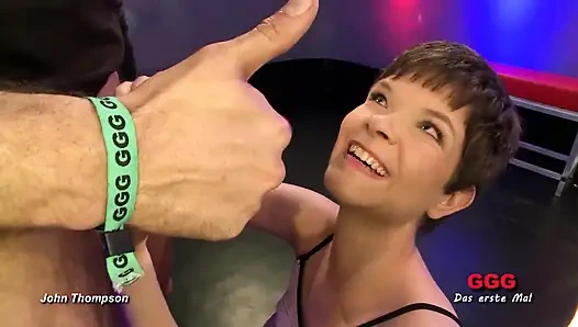 Utangaç hatunlar bukkake'de ilk kez ve grup seks yutuyor ggg John Thompson