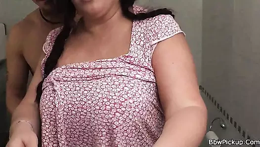 Seksi esmer dolgun kadını domaltarak aldı