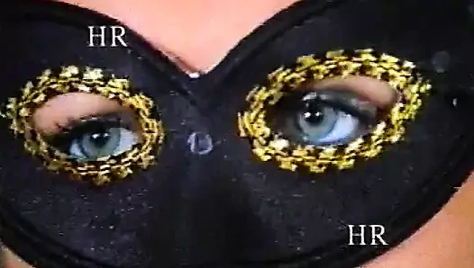 İtalyan porno dergisinden Vhs #10'a gönderildi