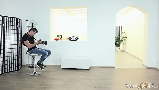 Tatlı sarışın sikiliyor