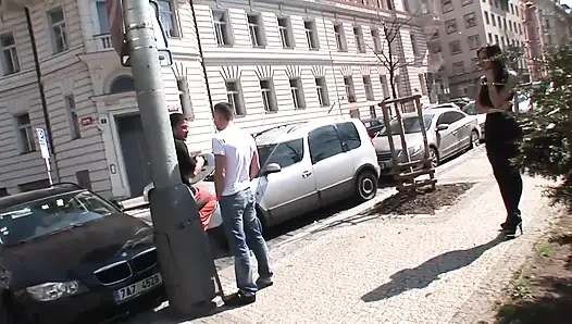 Garip çift biseksüel sikişmeyi deniyor