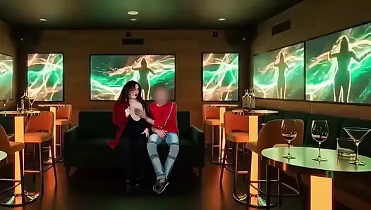Ben Karaoke Kulübü Yöneticisiyim Ve Eşim Her Şeyi Çekiyor