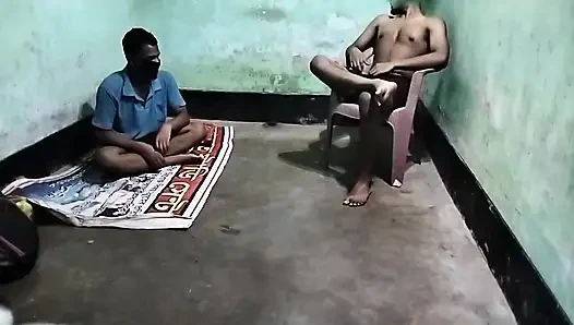 Eşcinsel arkadaşıma heteroseksüel porno gösteriyorum! ve yarağımı sıvazla