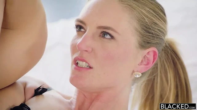 Большие камшоты - Mona Wales