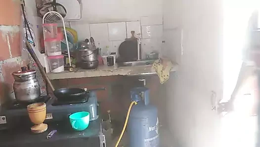 Üvey kardeşim geldi çünkü kendimi yalnız hissettim ve beni iyi becerdi