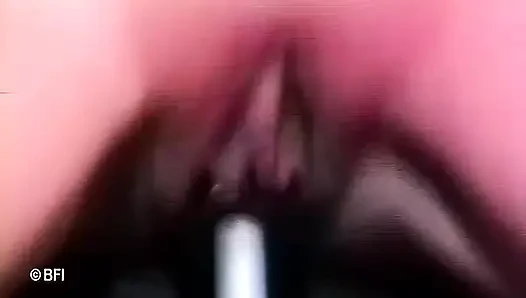Kırmızılı kadın