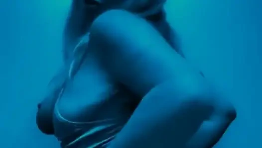 The Feels.. Benimle dans mı ediyorsun? Bazı geceler tek yaptığım bu