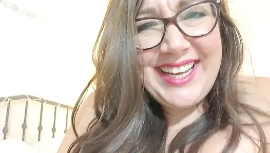 Üvey annenin üzerinde sikiliyor ve mastürbasyon yapıyor