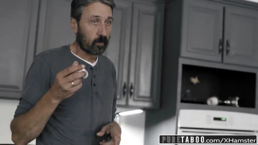 Pure tabu genç sürtük emily willis şaplak &amp; Creampie tarafından adım baba