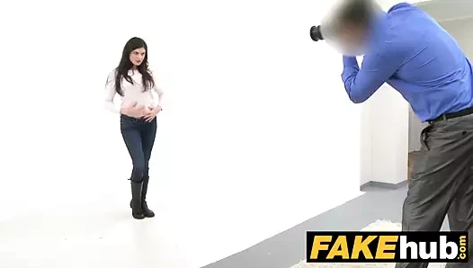 Sahte ajan İtalyan seviyor için olmak becerdin sert üzerinde the kanepe