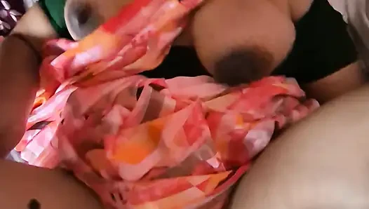 Büyük sulu memeli desi teyze açık bluz bakış açısı ağır çekim seks