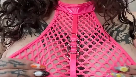 Seksi lateks kız amcığını tulumla ovuyor - yakın çekim