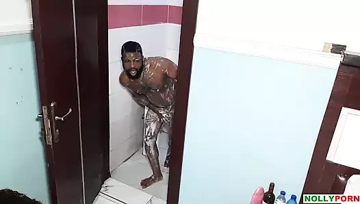 Krissyjoh tatilde onu ziyaret eden arkadaşını eğlendirmek için kız arkadaşını kullanıyor (devamı)