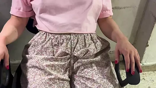 Sevimli kızla ilk kez evde kamerada seks