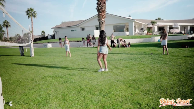 Ricky's Resort - dünyanın en iyi porno yıldızı grup seks partisi