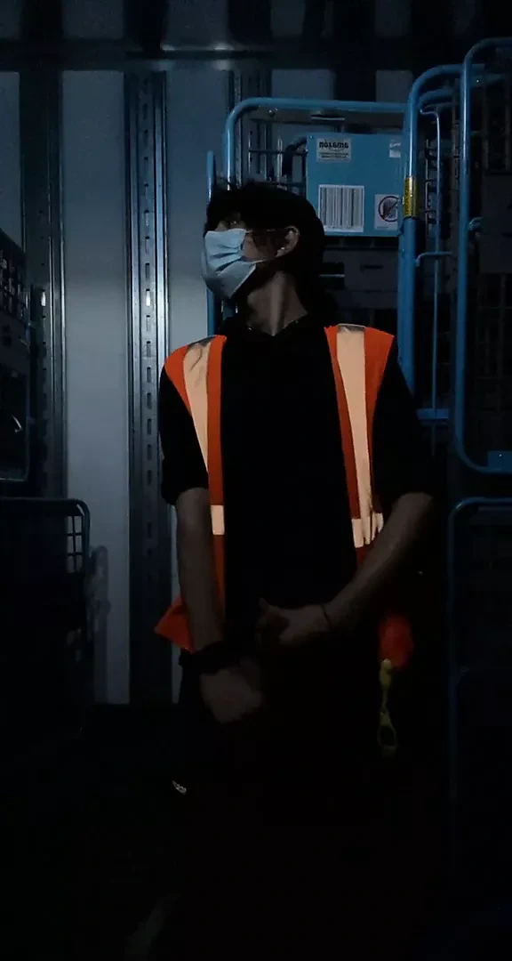 Bir karavanda iş yerinde mastürbasyon