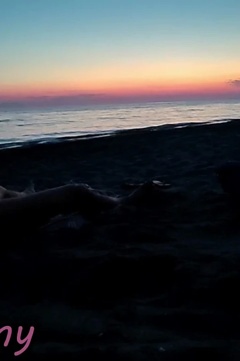 Yarak teşhiri Fransız öğretmen orta yaşlı seksi kadın riskli plajda oral seks maspalomas çıplak plaj boşalması insanlar