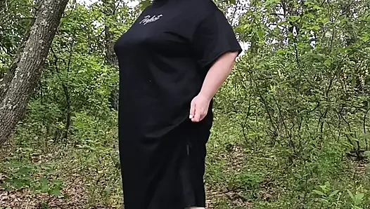 Kayınvalide parkta soyunuyor ve amına mastürbasyon yapıyor