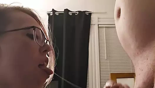 Naughtyaleena boğazında yarak seviyor