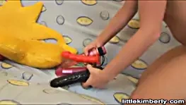 sarışın küçük kimberly mastürbasyon