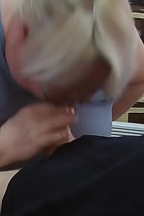 Komşusundan yarak mastürbasyonu ve sakso