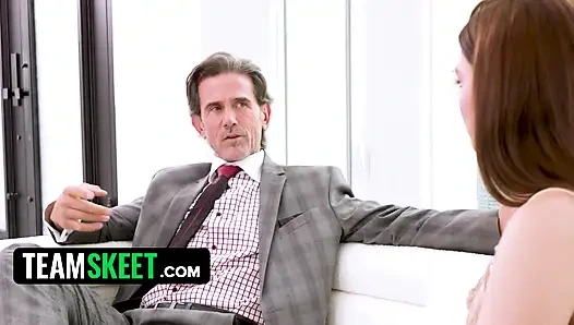 Отчим Дэнни Маунтин превращает свою падчерицу Катерину в его ценимый актив