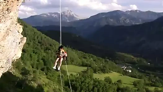 Çift sikikleri içinde çılgın şekillerde