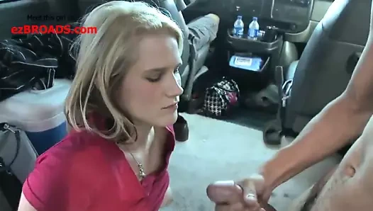 Slutty milf alır şişman çük içinde ona göt