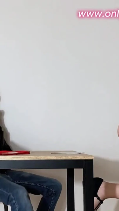 Sulu evli kadın borcunu ödemek için geldi ve sikildi | Klip 3