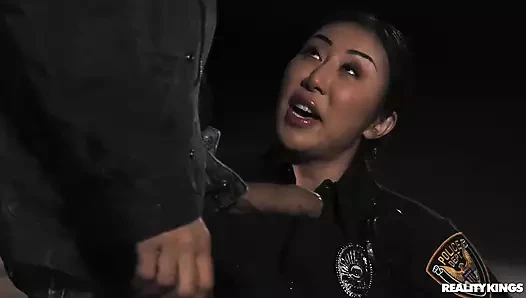 Ateşli polis durduruyor - reality kings