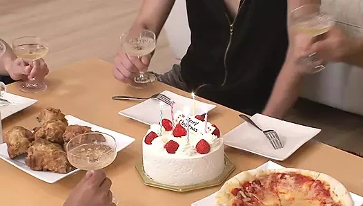 seksi kız yayılır bacaklar olarak KEDİ olduğunu yaladı önce bir Siktir et