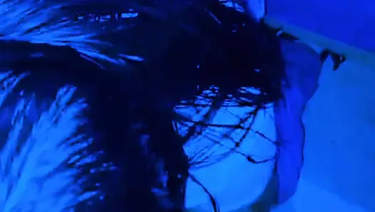 Kocamın arkadaşı yüzüme boşalıyor